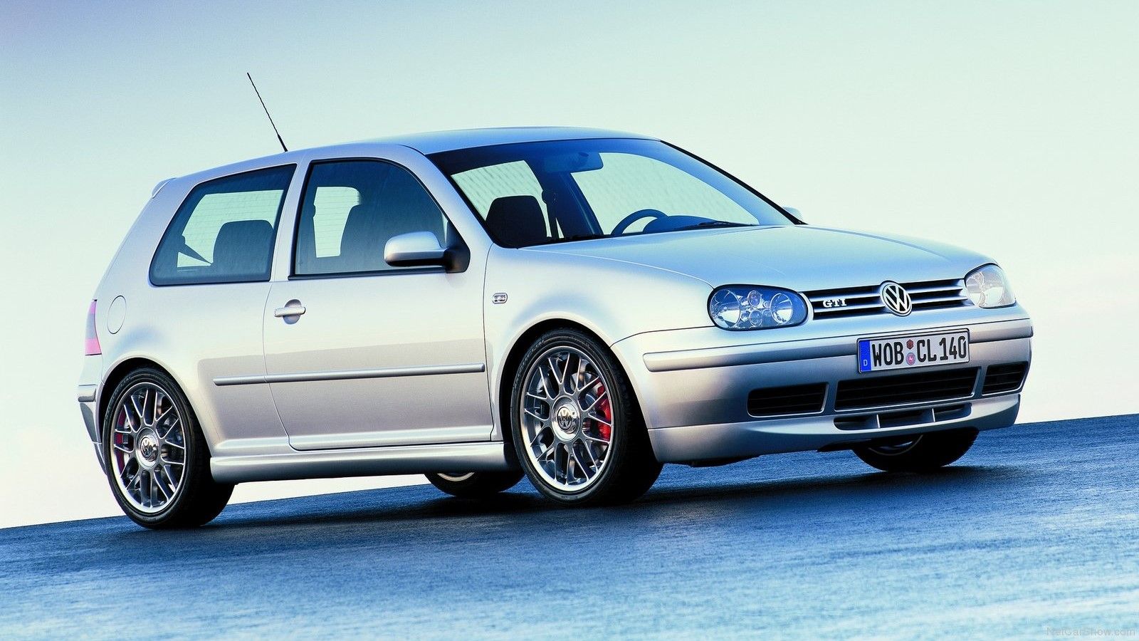 Για τα 25 χρόνια GTI κυκλοφόρησε το «25th Anniversary», επετειακή έκδοση που ξεχώριζε λόγω του ανασχεδιασμένου bodykit και των ζαντών αλουμινίου μεγέθ